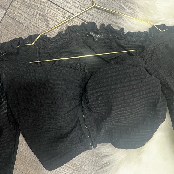 Black Long Sleeve Crop Top - Picture 3 of 3